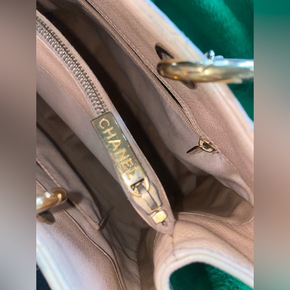 CHANEL Caviar GST (Beige) - Picture 9 of 17